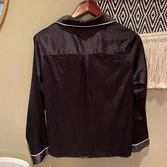 STARS ABOVE BLACK AND WHITE PAJAMA SET SIZE SMALL - Picture 6 of 8